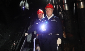 鮑衍勝到鳥山礦調(diào)研檢查工作